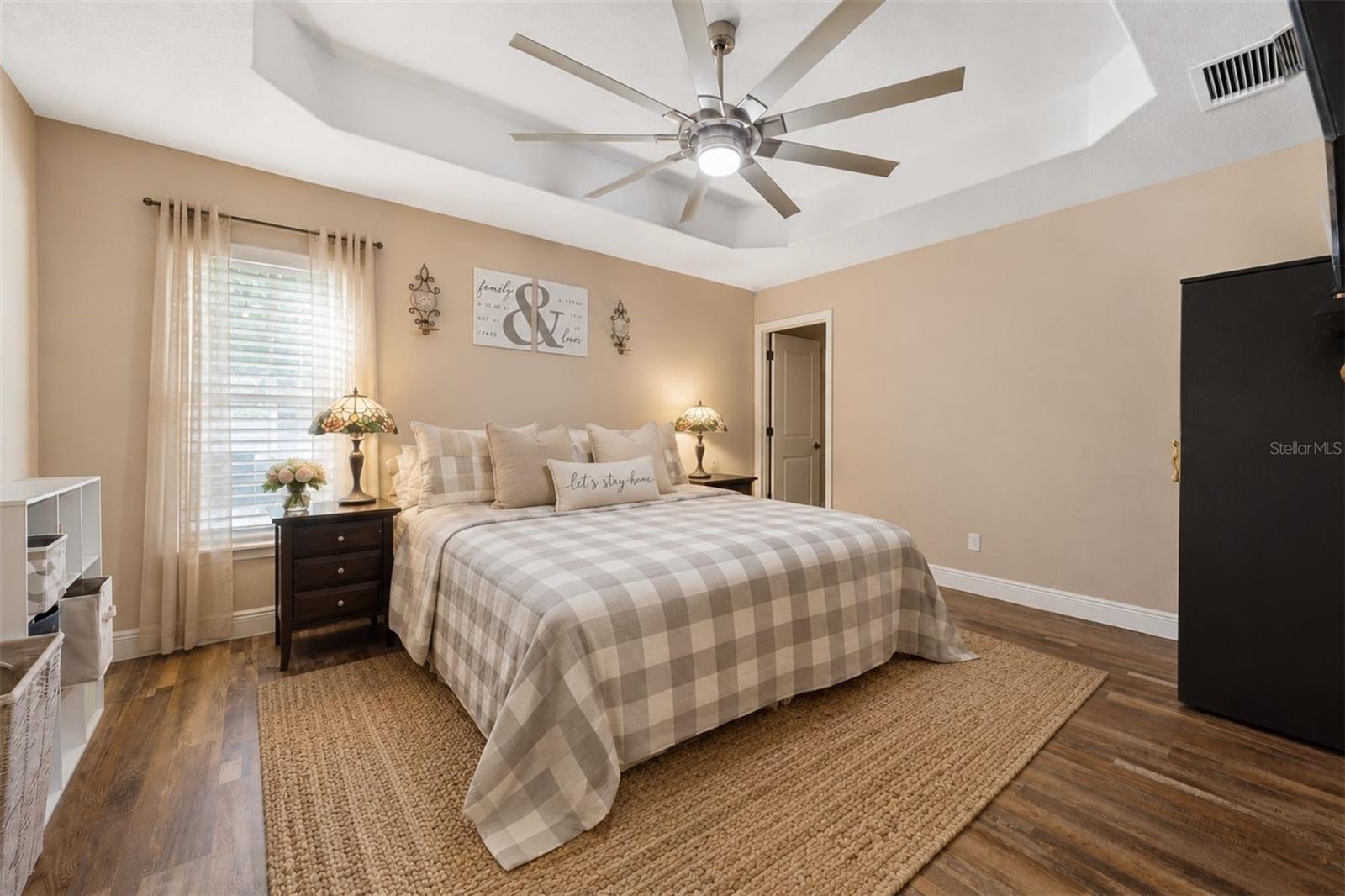 VISTA OAKS - Residential