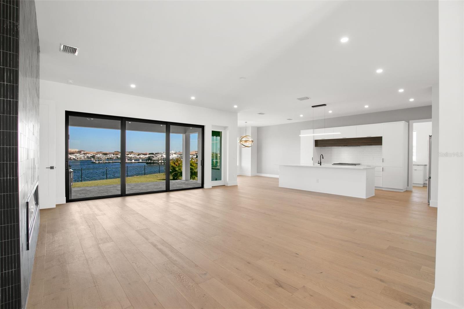 SANCTUARY COVE - Residential
