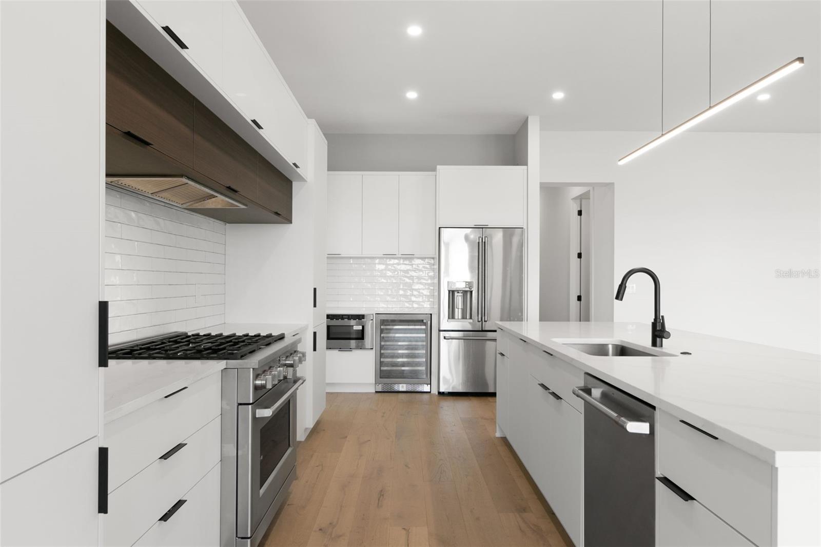 SANCTUARY COVE - Residential