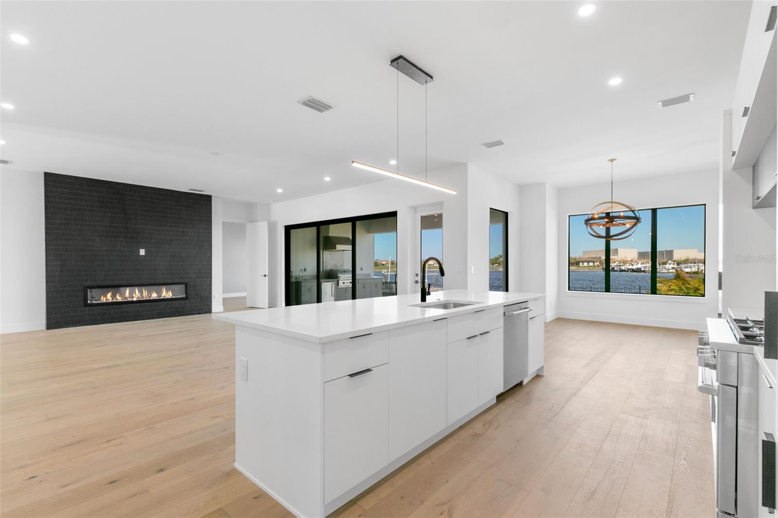 SANCTUARY COVE - Residential