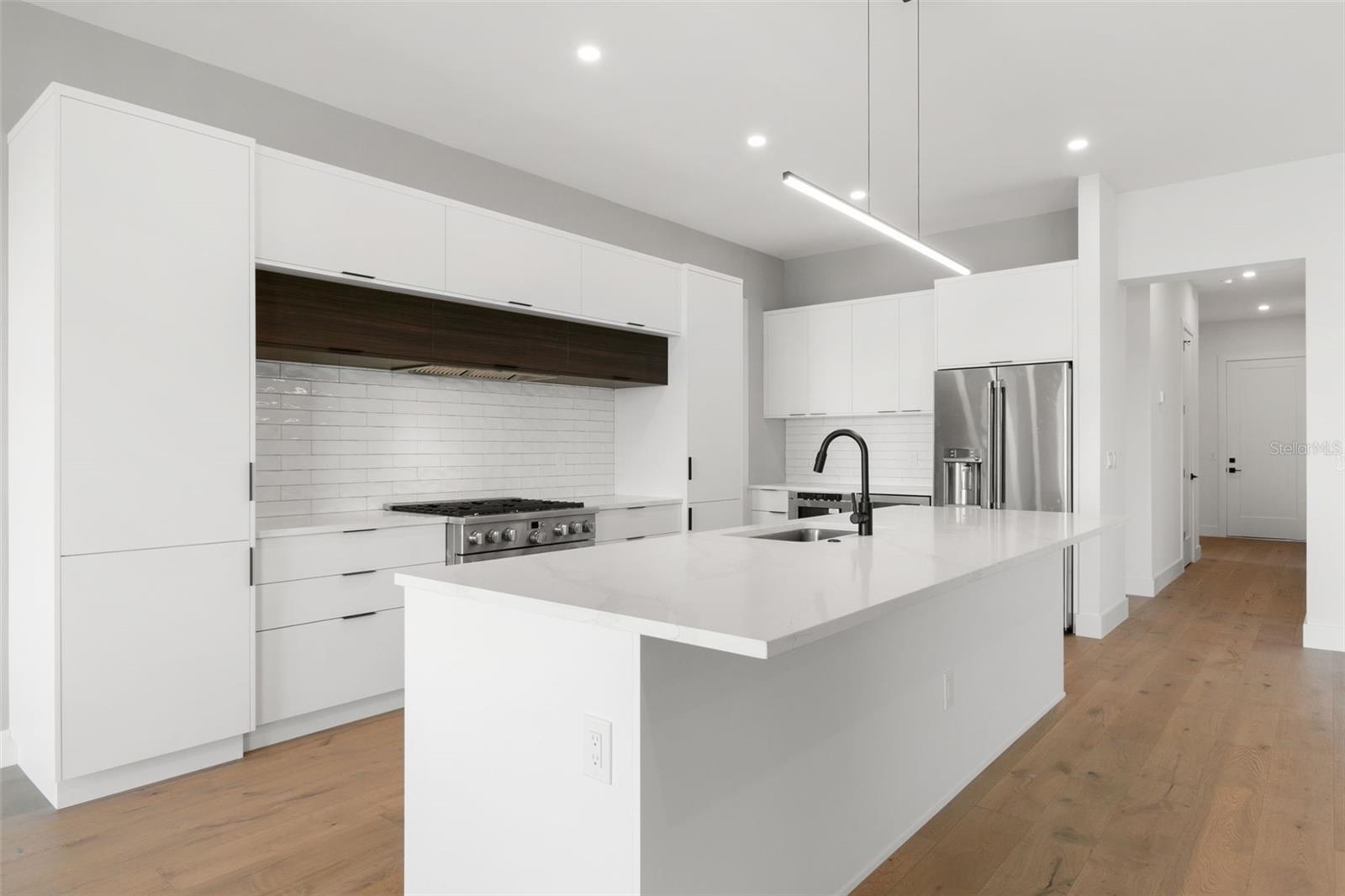 SANCTUARY COVE - Residential