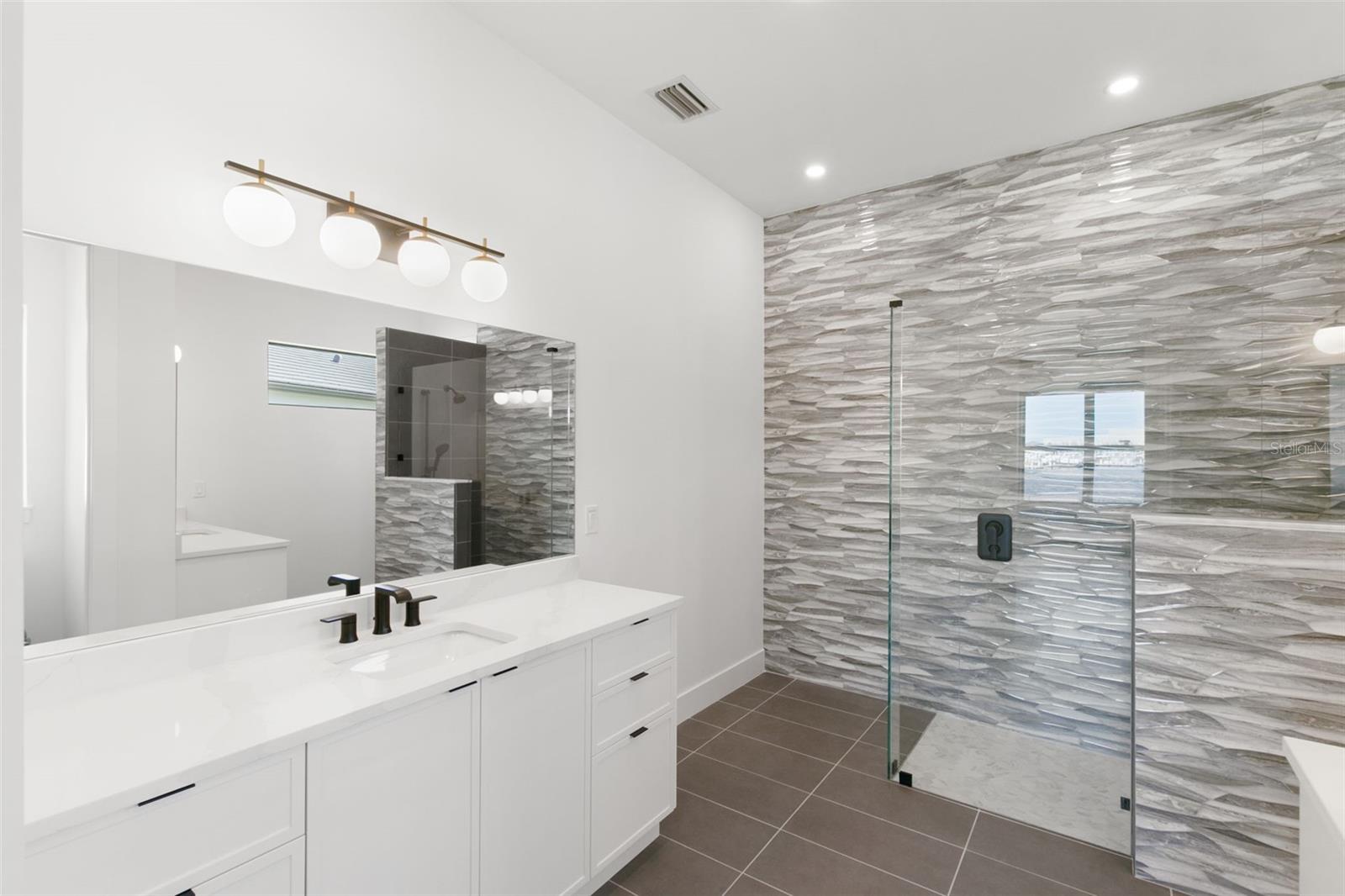SANCTUARY COVE - Residential