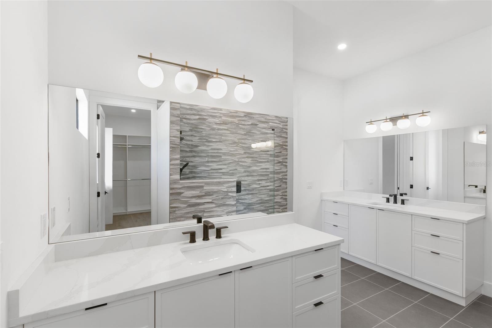 SANCTUARY COVE - Residential