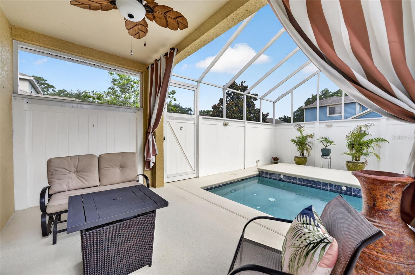 WINTER OAKS - Residential