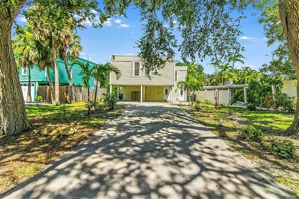 Opportunity to build your dream home and/or income producing property near world famous Siesta Beach!Being sold for lot value only. The present structure is a tear down due to roof leaks during past hurricane. Optional plans are available for a custom "to be built" home with a pool for $1,996,000.