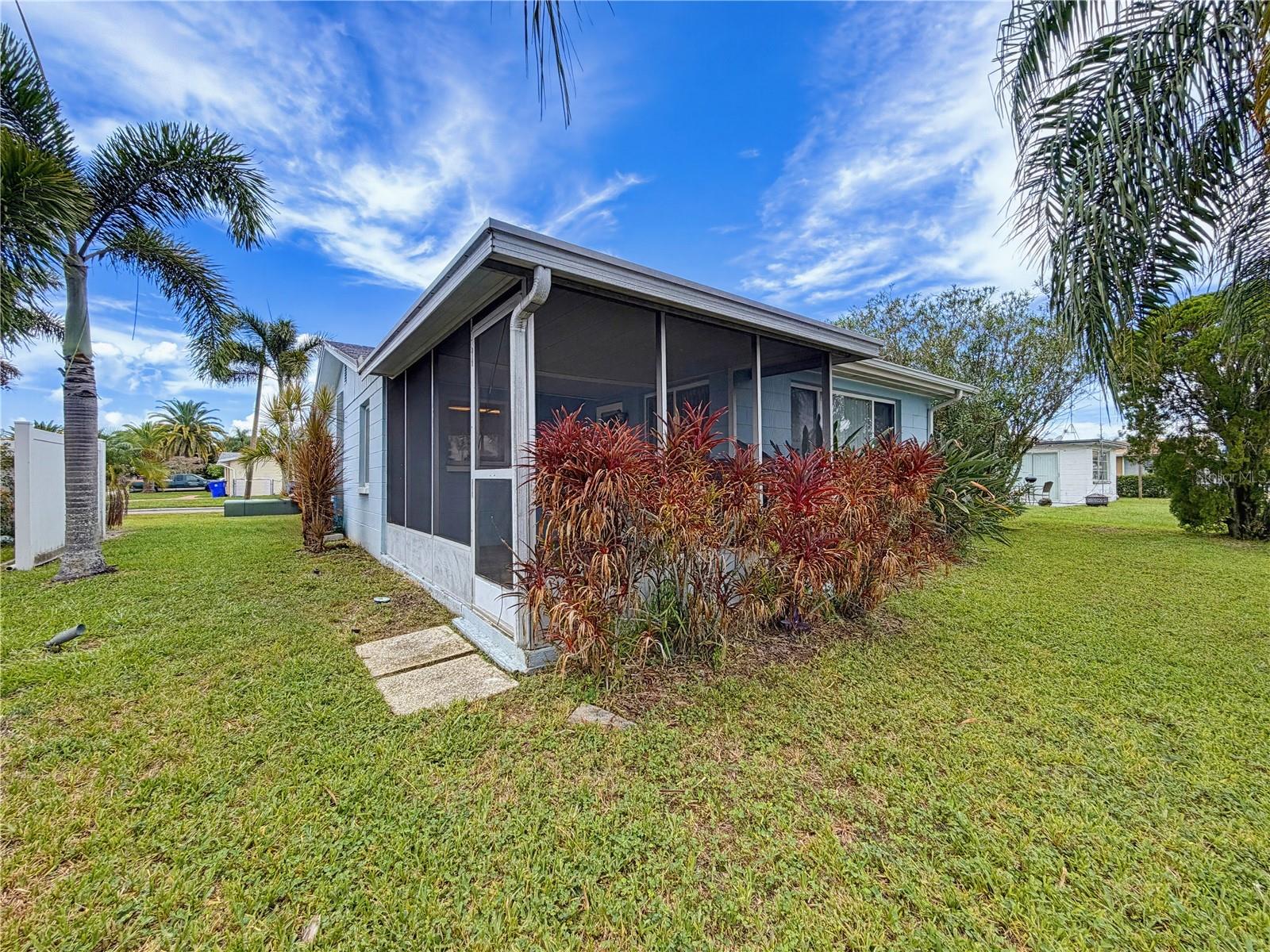 ALOHA GARDENS - Residential
