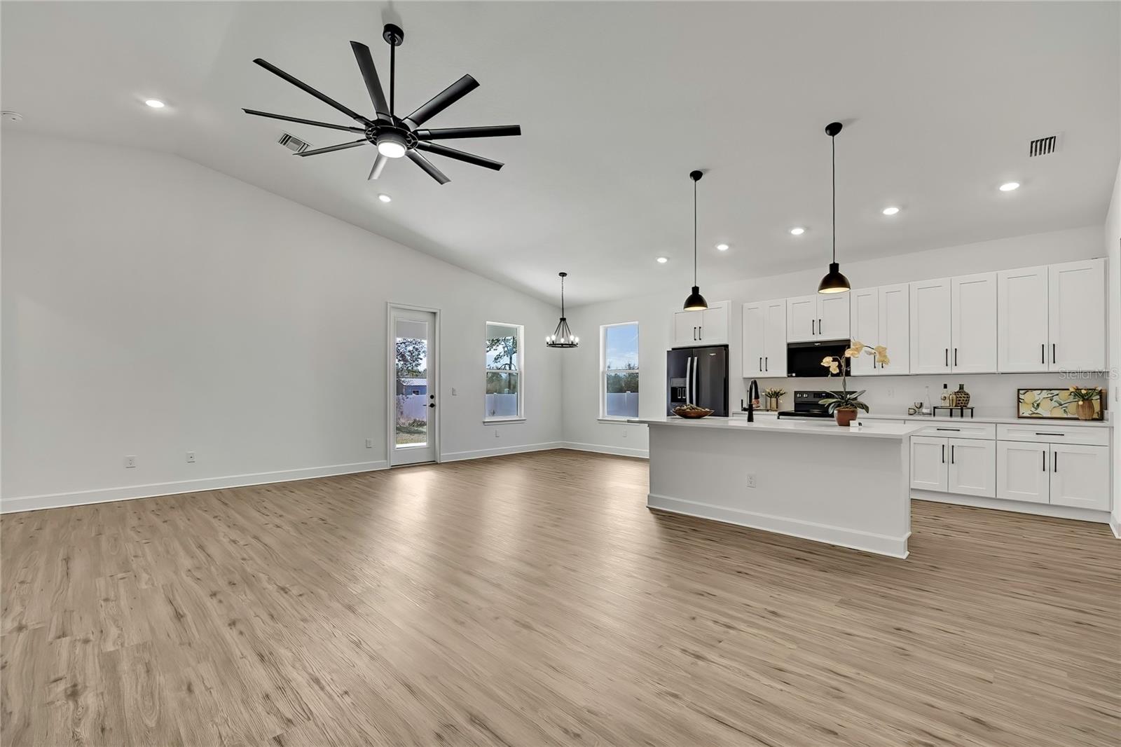 ROYAL HIGHLANDS - Residential