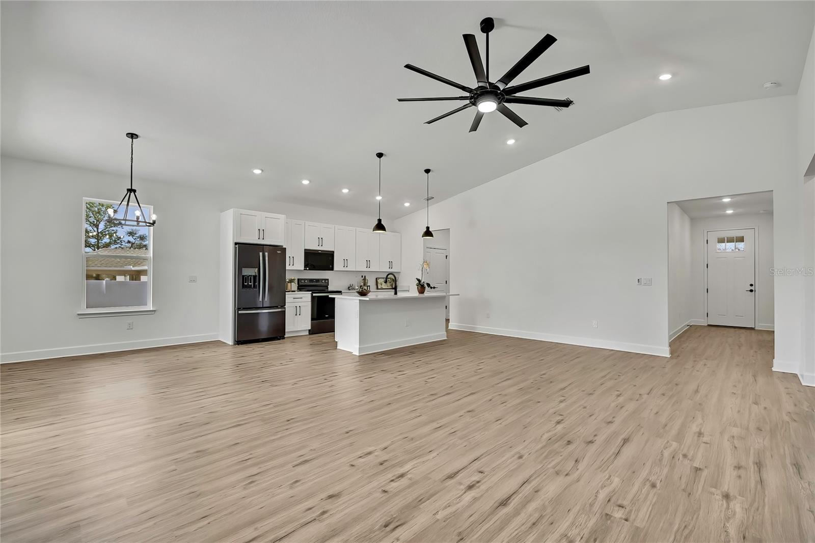 ROYAL HIGHLANDS - Residential