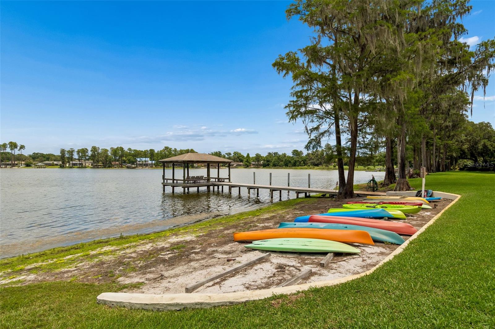 LAKE ELLEN LANDINGS TWNHMS - Residential
