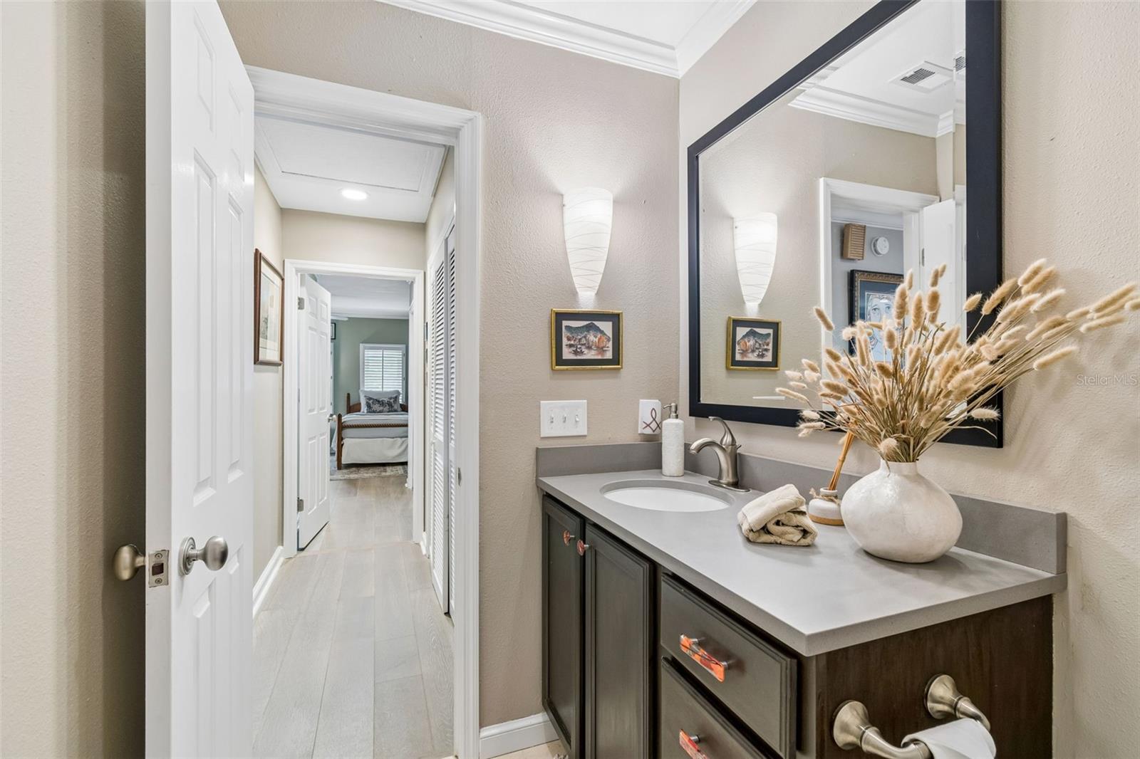 LAKE ELLEN LANDINGS TWNHMS - Residential