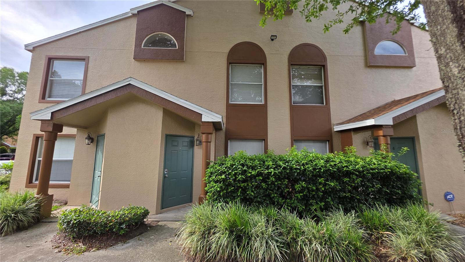The 2-bedroom, 2-bath, 2ND FLOOR is located in Siesta Lago condos and is conveniently situated close to Semoran Blvd. Only 10 minutes from Orlando International Airport and less than 30 minutes from Downtown, UCF, and Disney/Universal Parks. Gated community Close to many shopping, restaurants, and the 408 and 528 expressways.