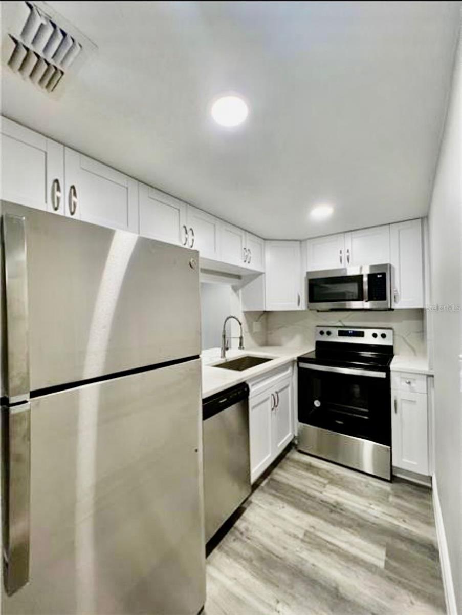 WATERSIDE CONDO I - Residential