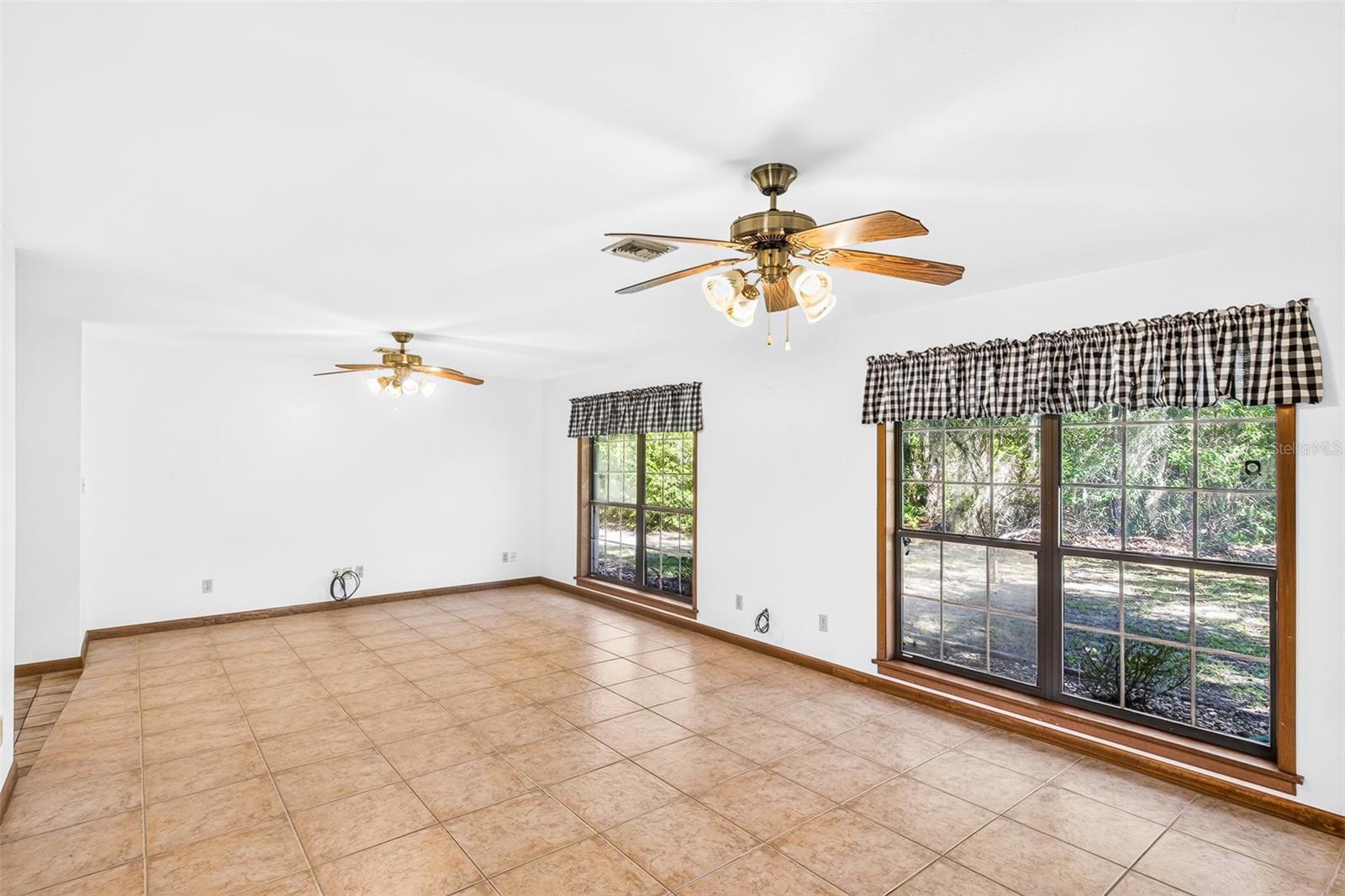 RAINBOW LAKES ESTATE - Residential