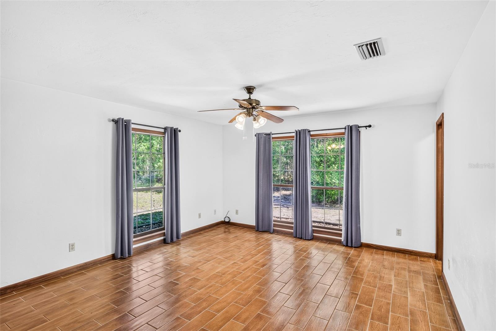 RAINBOW LAKES ESTATE - Residential