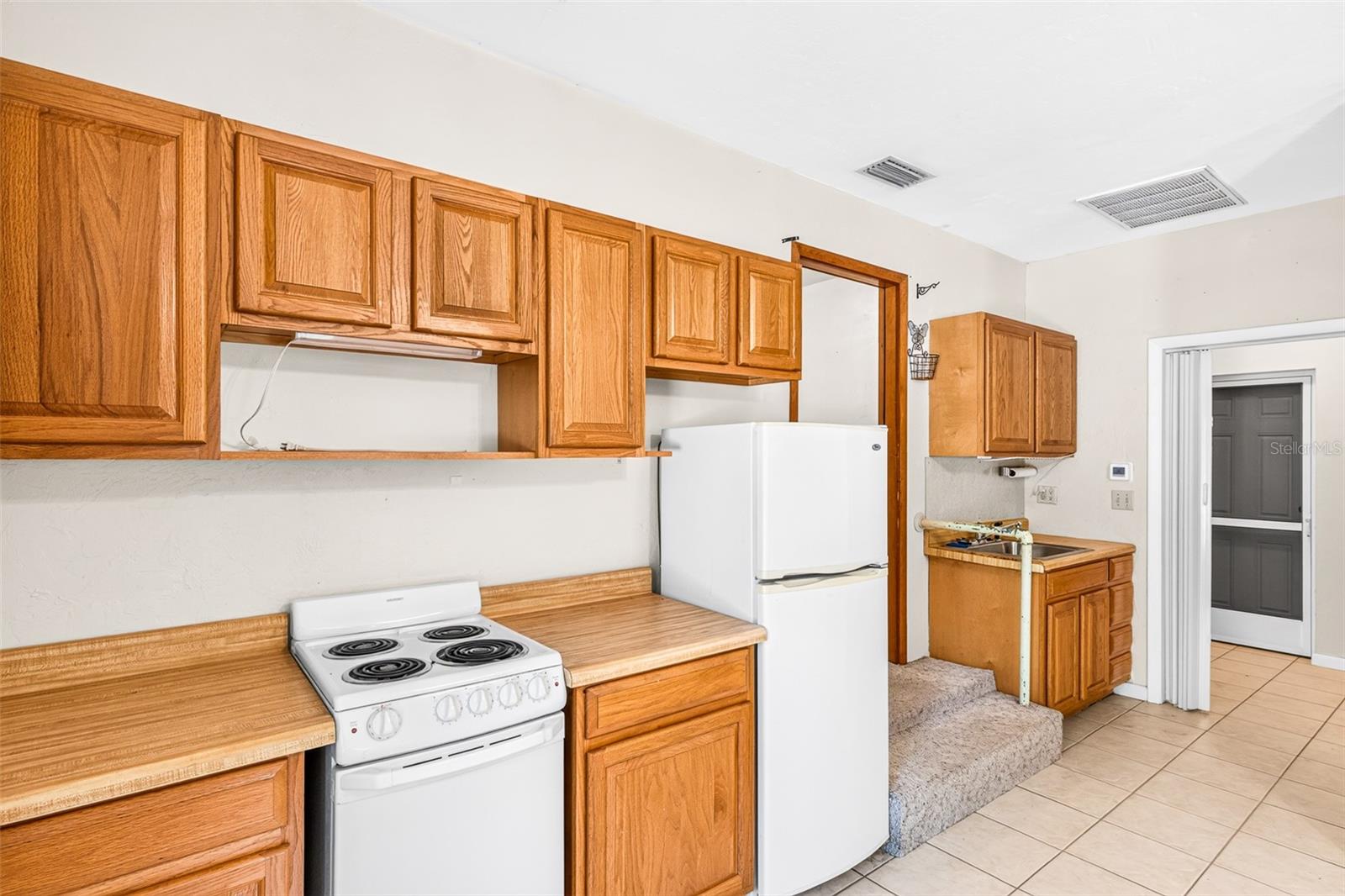 RAINBOW LAKES ESTATE - Residential