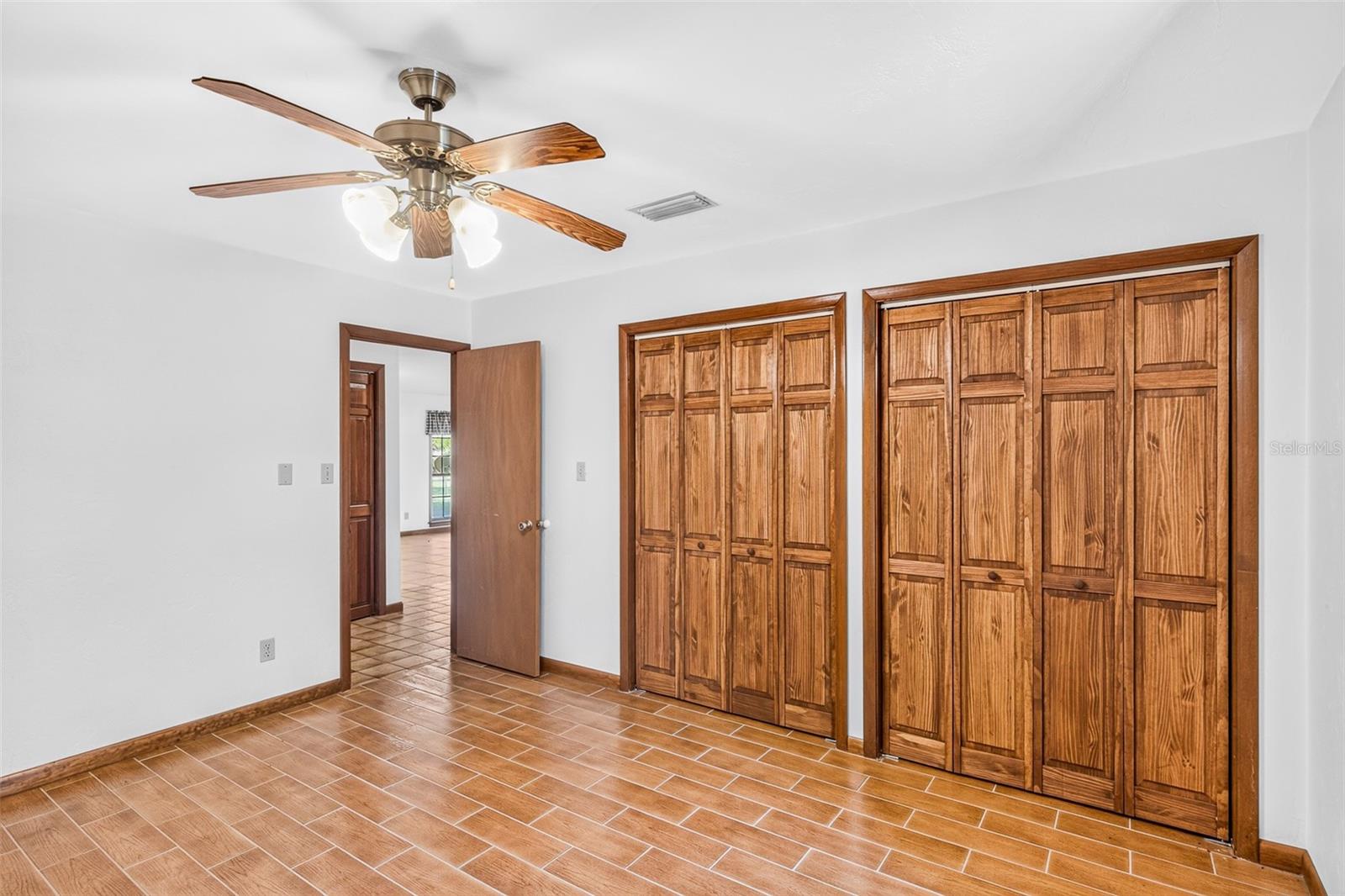 RAINBOW LAKES ESTATE - Residential