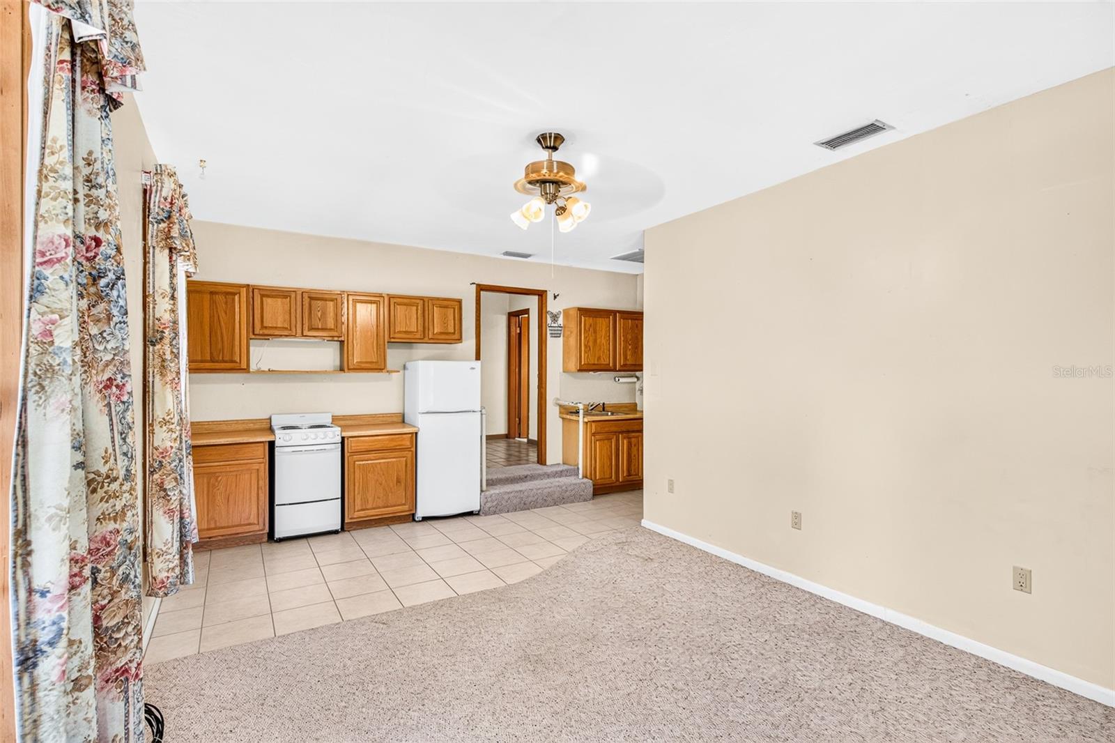 RAINBOW LAKES ESTATE - Residential