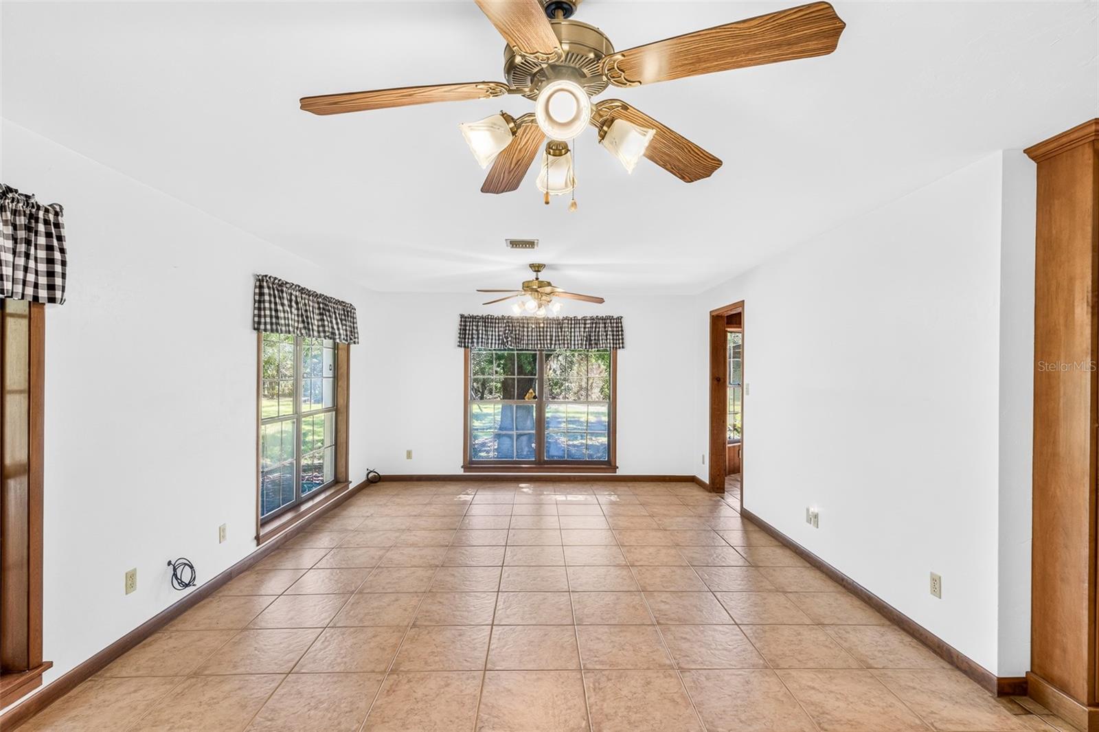 RAINBOW LAKES ESTATE - Residential