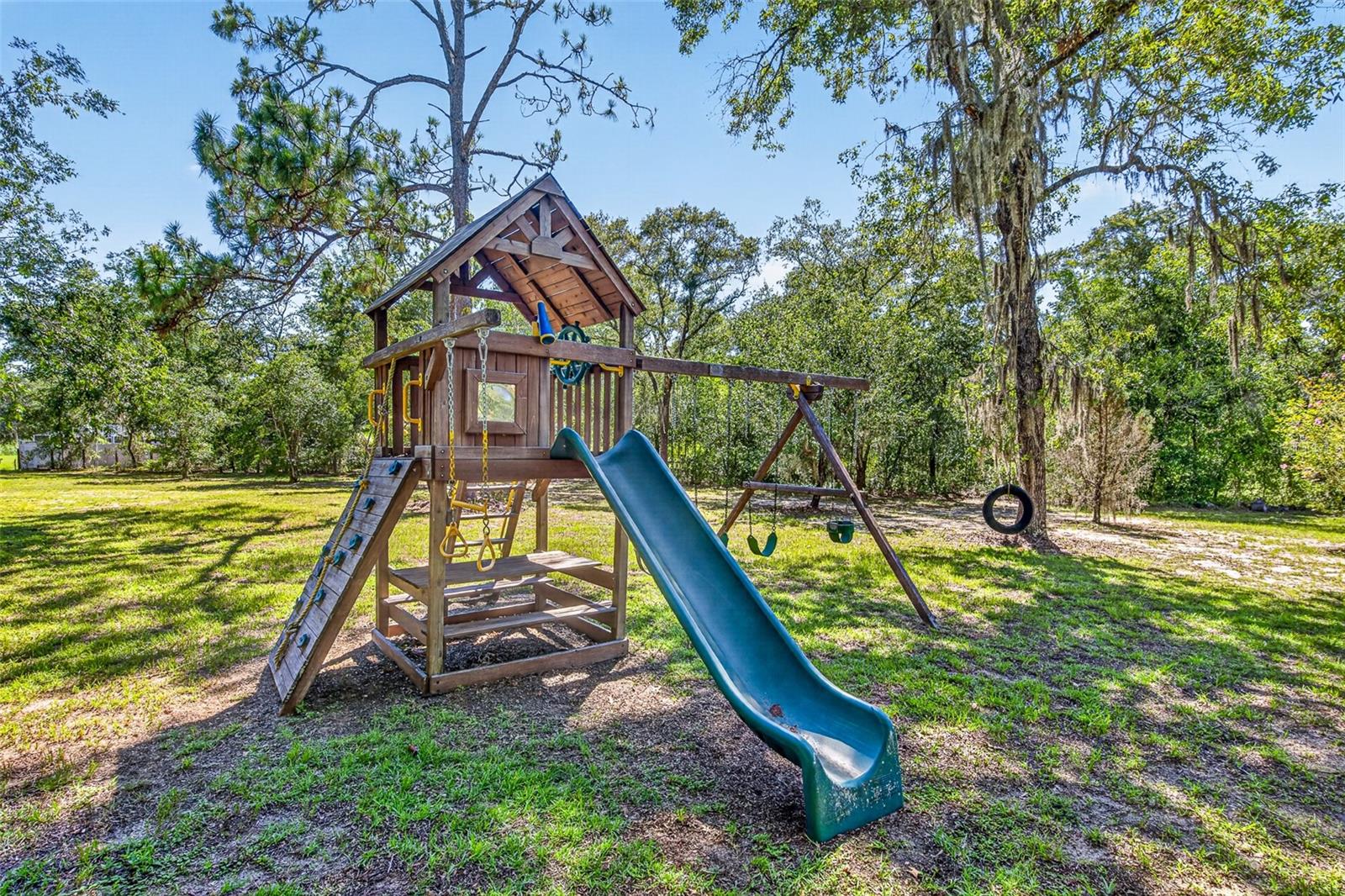 RAINBOW LAKES ESTATE - Residential