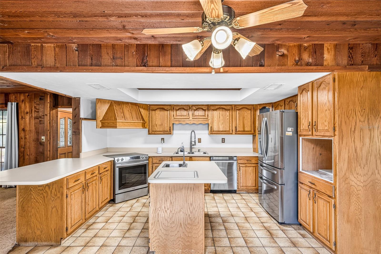RAINBOW LAKES ESTATE - Residential