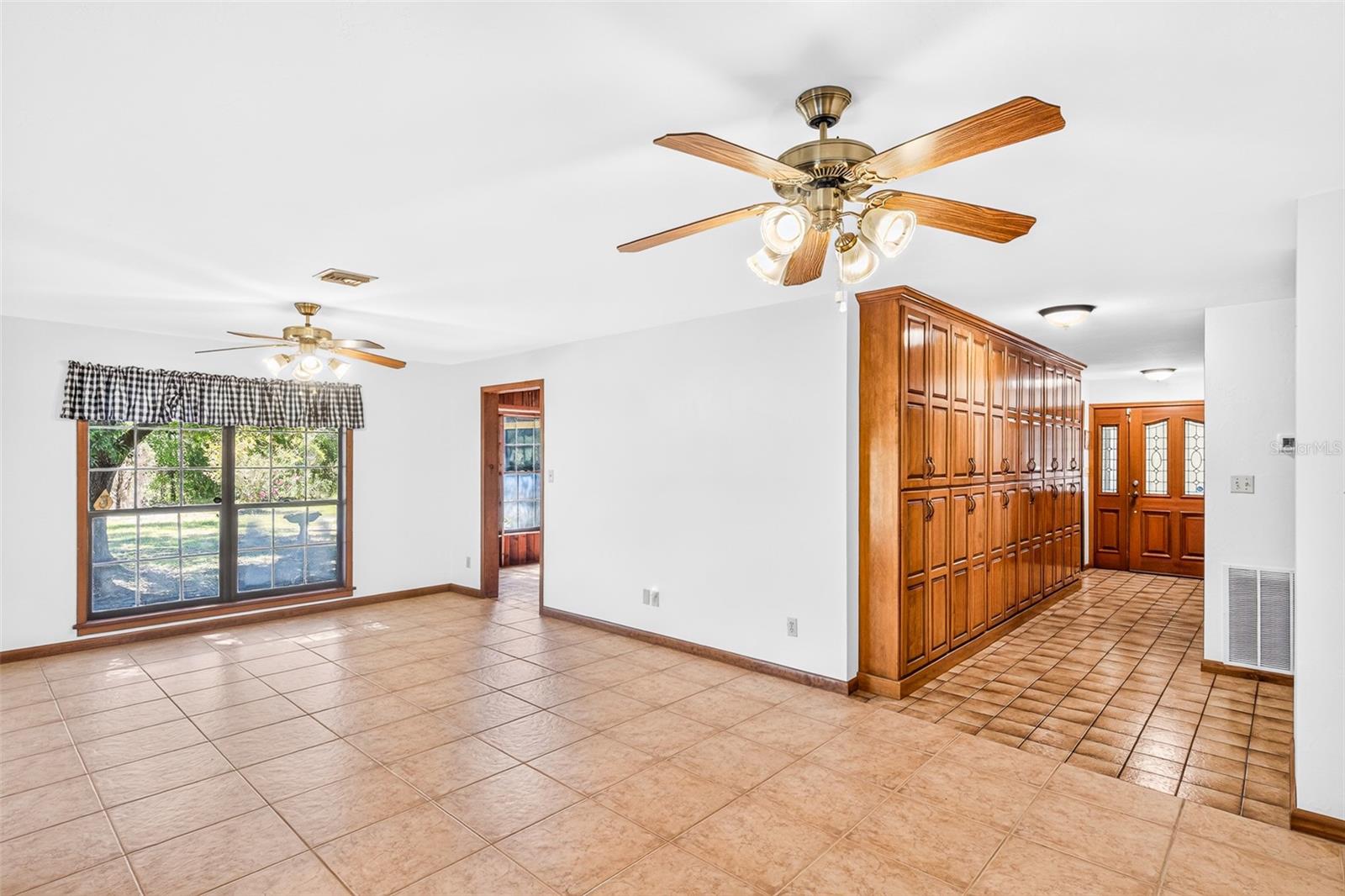 RAINBOW LAKES ESTATE - Residential