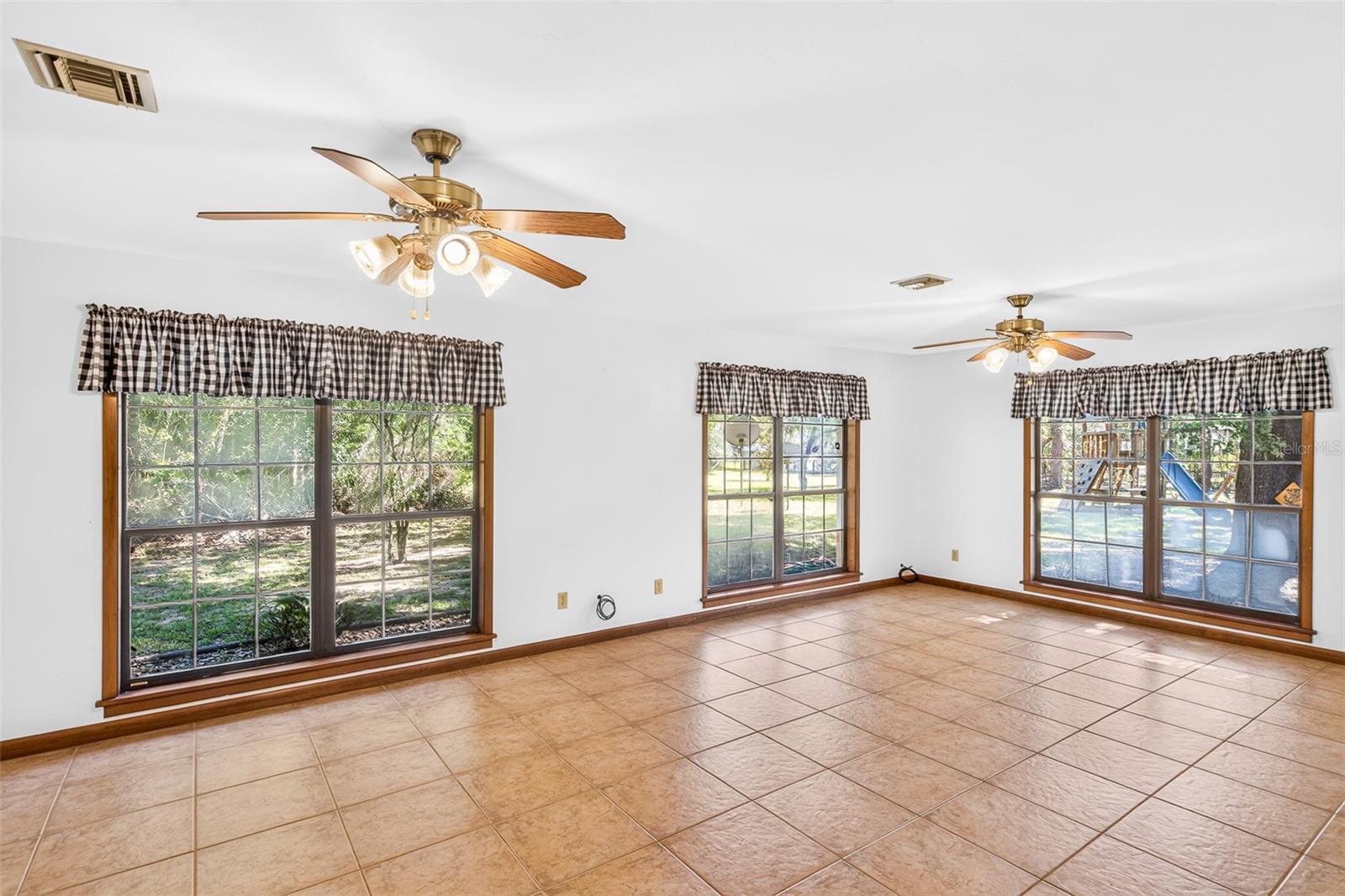 RAINBOW LAKES ESTATE - Residential