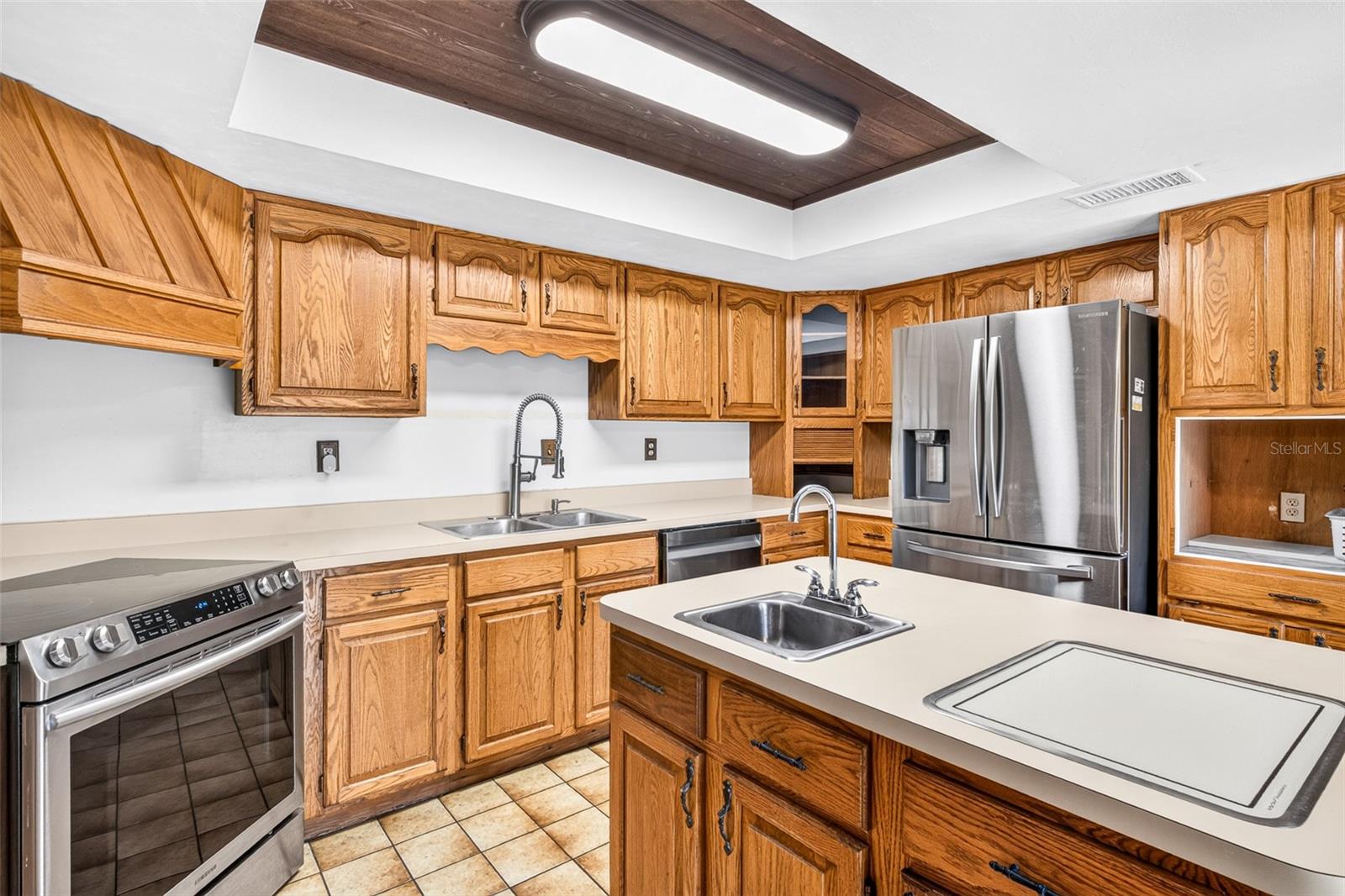 RAINBOW LAKES ESTATE - Residential
