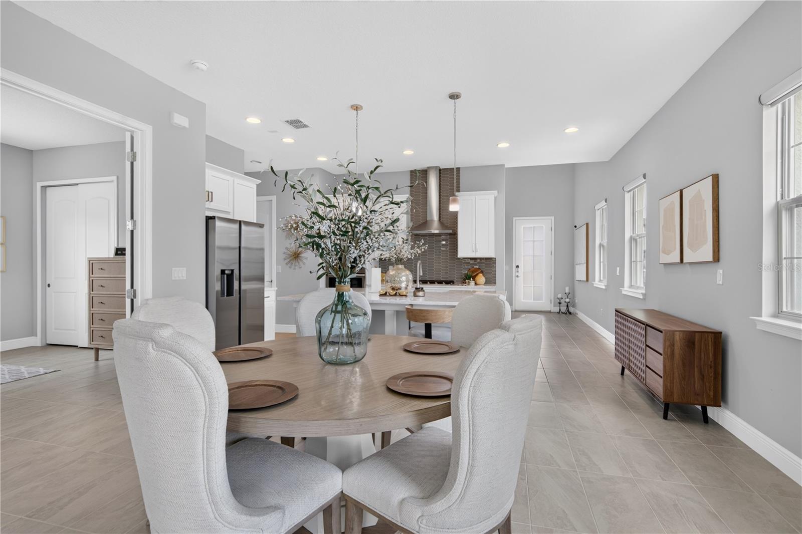 TWIN LAKES PH 8 - Residential