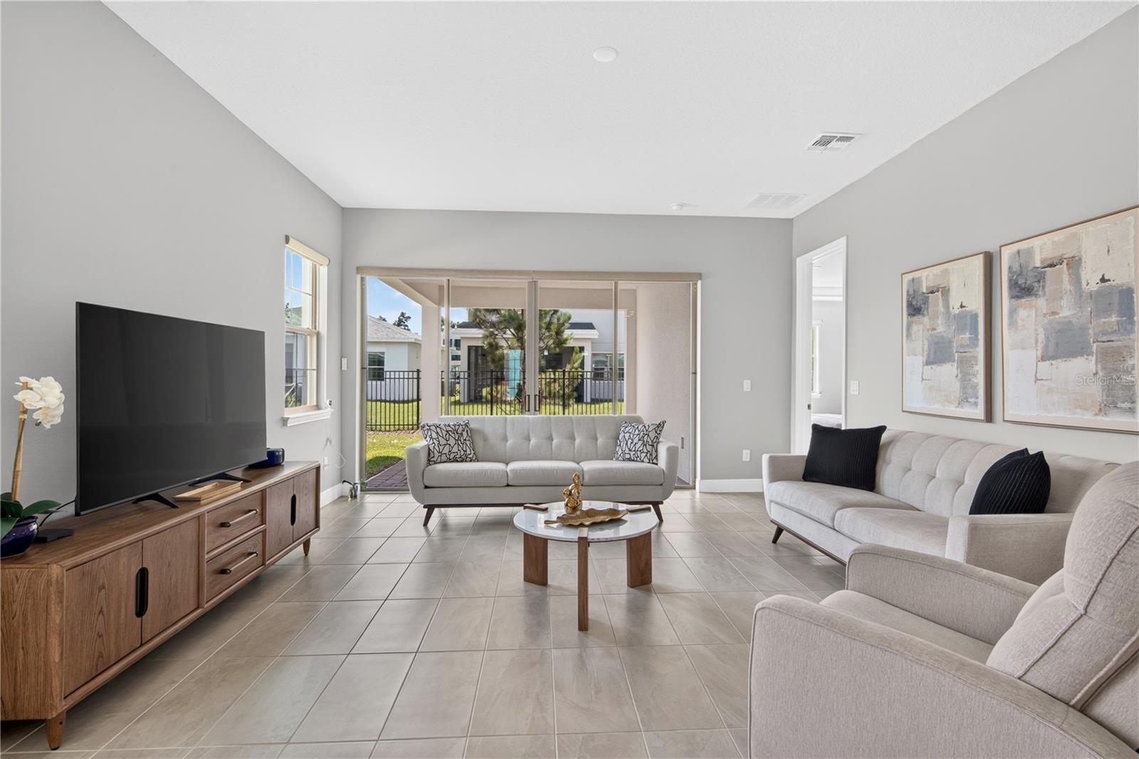 TWIN LAKES PH 8 - Residential