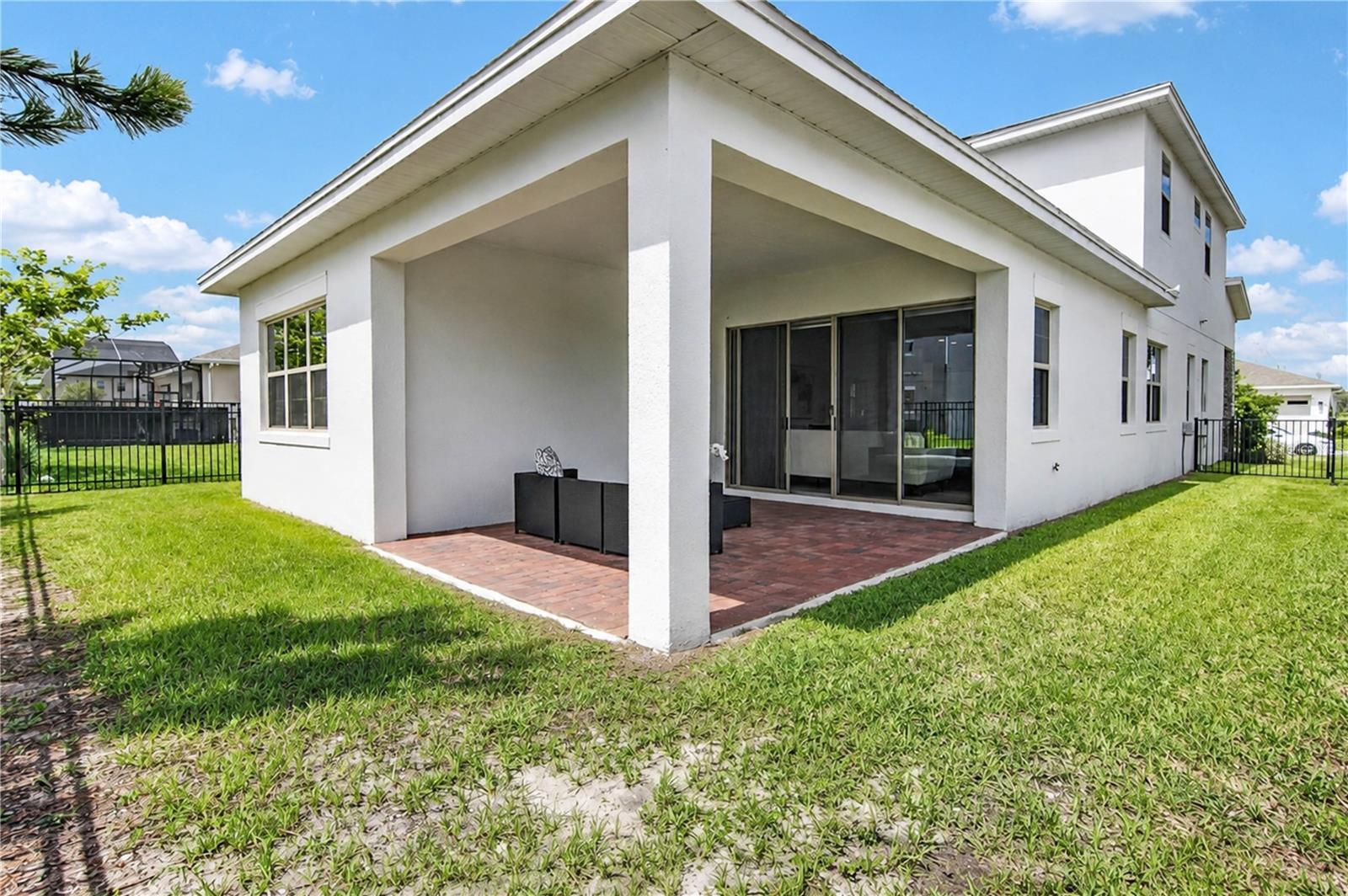 TWIN LAKES PH 8 - Residential