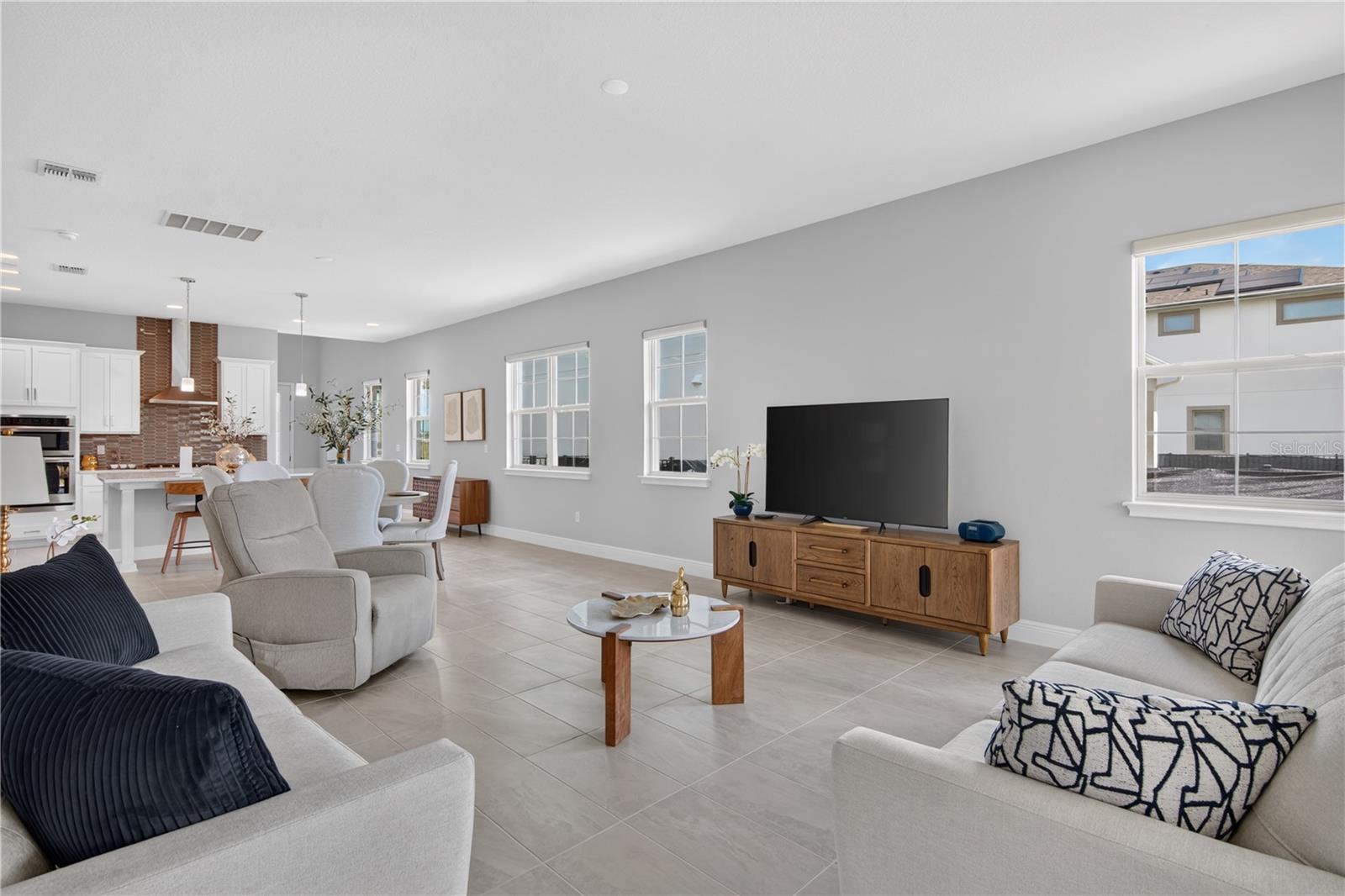 TWIN LAKES PH 8 - Residential