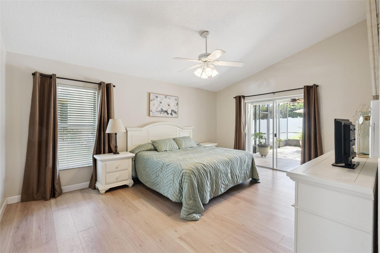 UNIVERSITY ESTATES - Residential