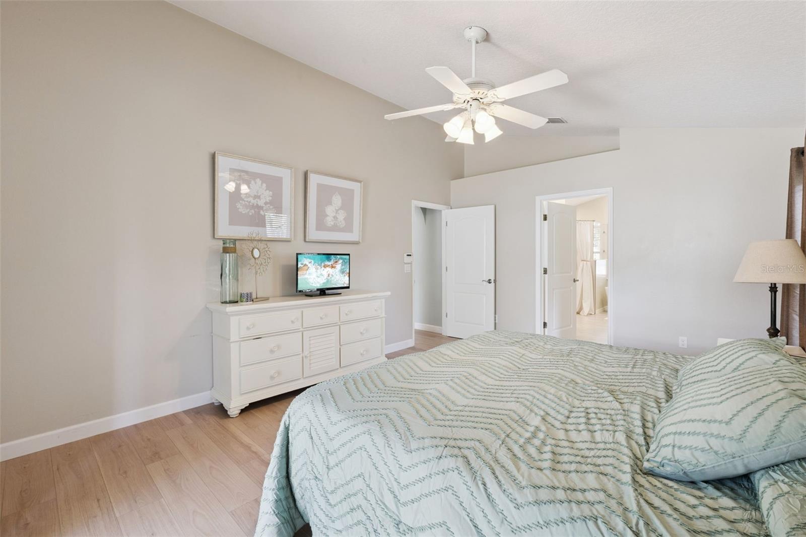 UNIVERSITY ESTATES - Residential