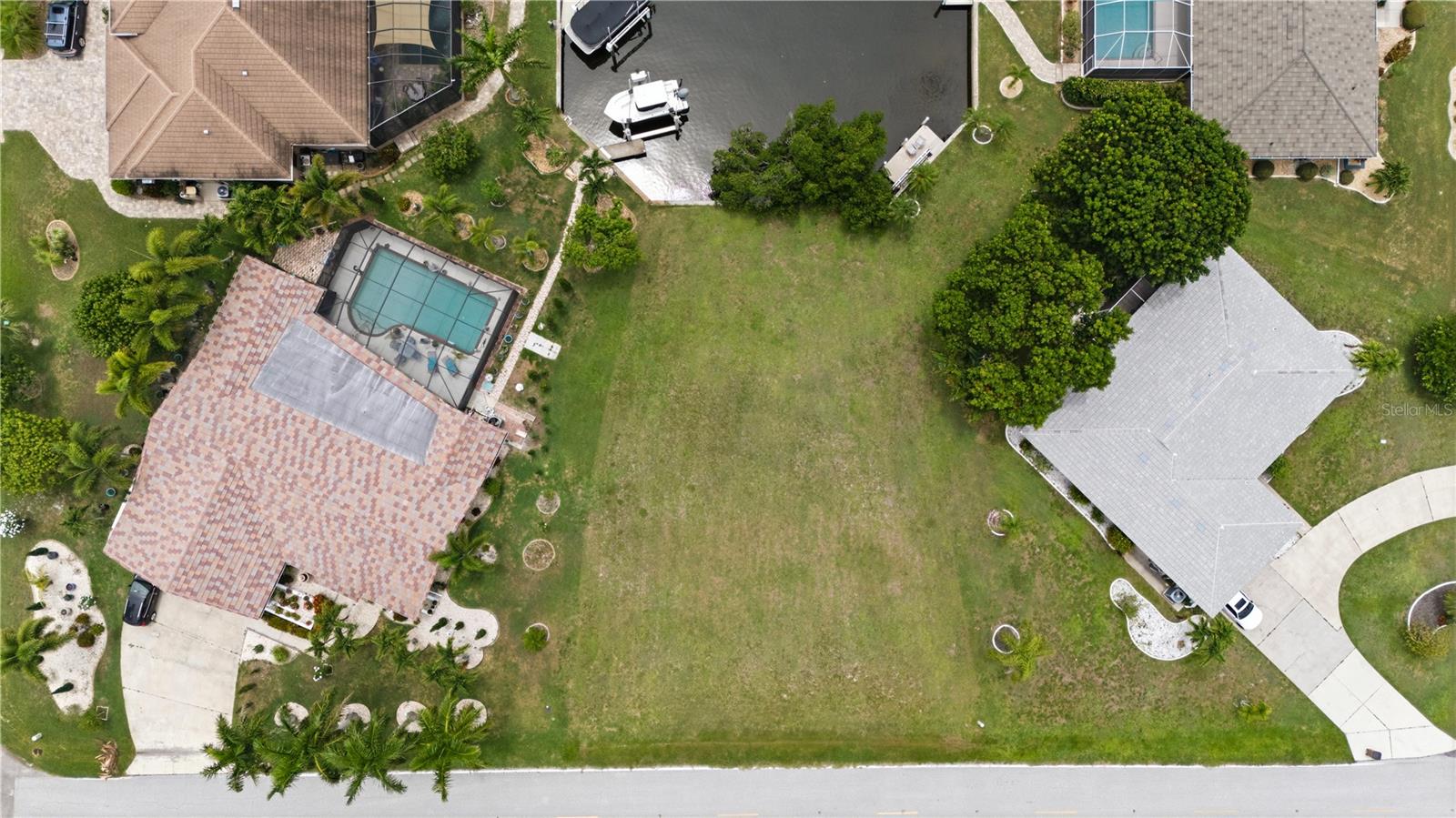 PUNTA GORDA ISLES SEC 06 - Land