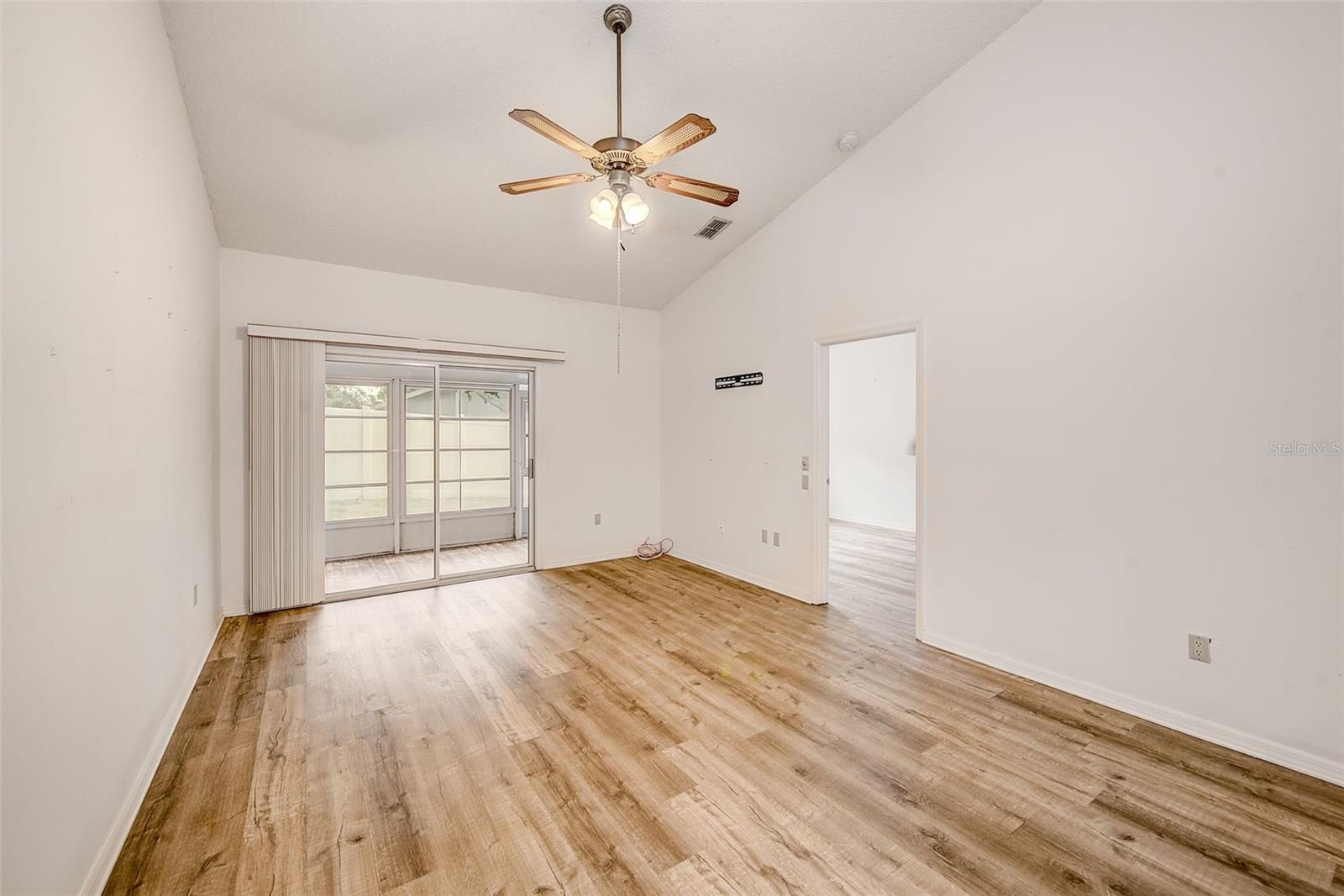 WOODS AT ANDERSON PARK CONDO THE - Residential