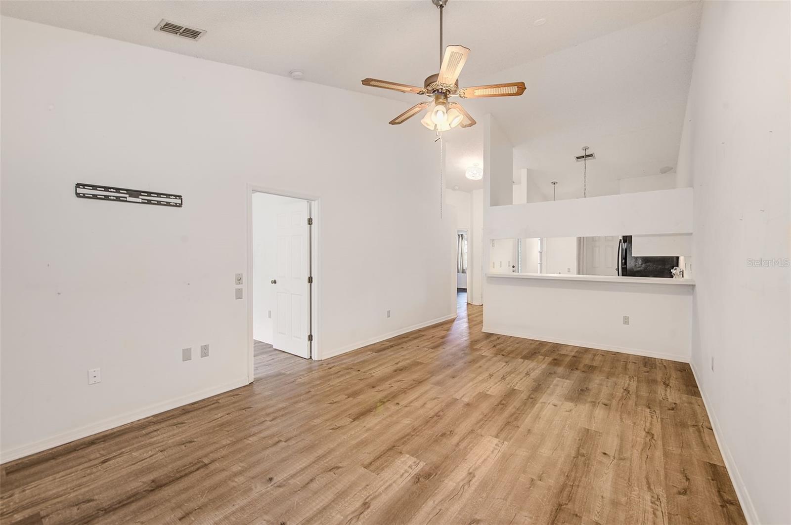WOODS AT ANDERSON PARK CONDO THE - Residential