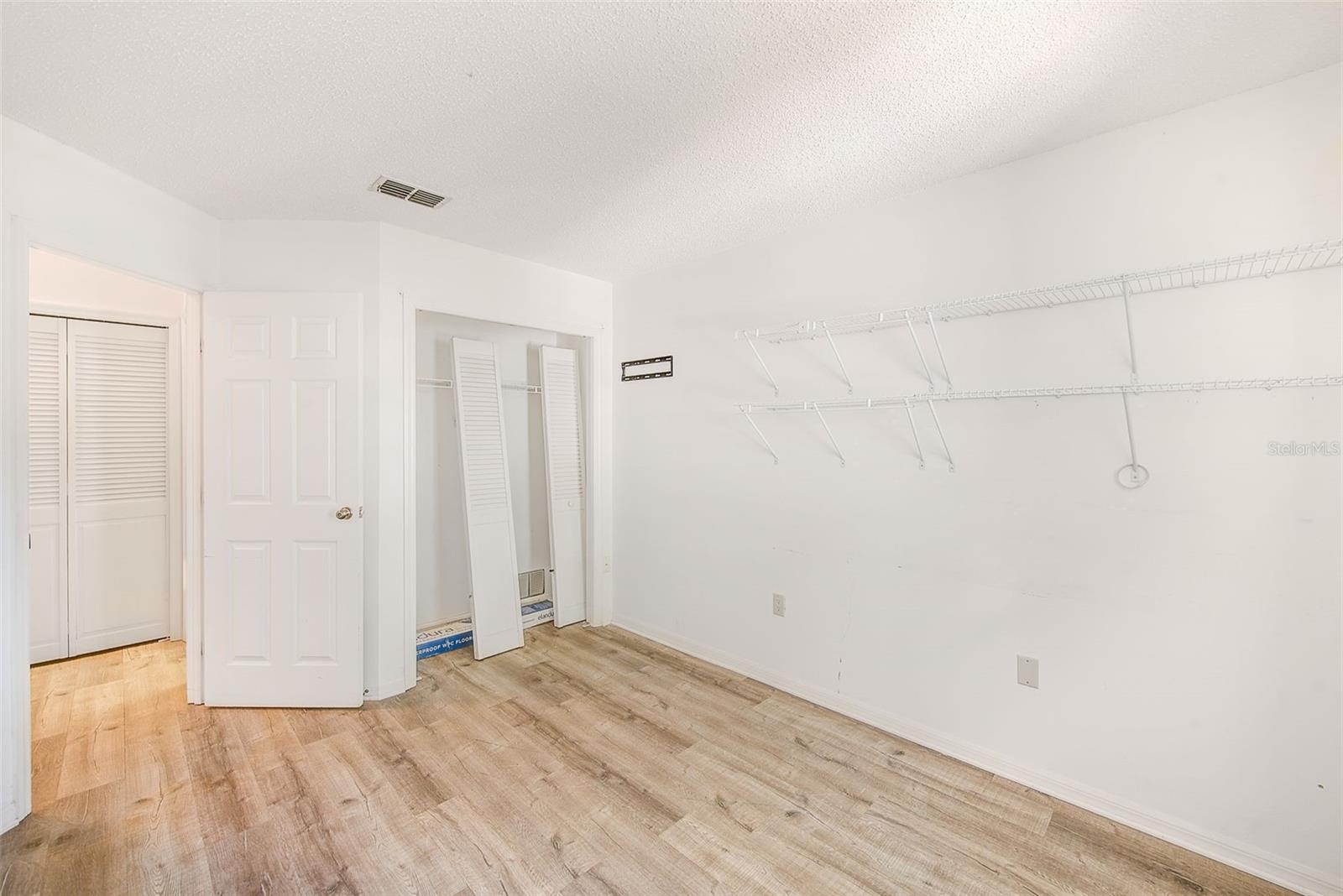 WOODS AT ANDERSON PARK CONDO THE - Residential