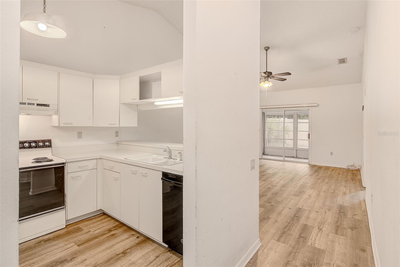 WOODS AT ANDERSON PARK CONDO THE - Residential