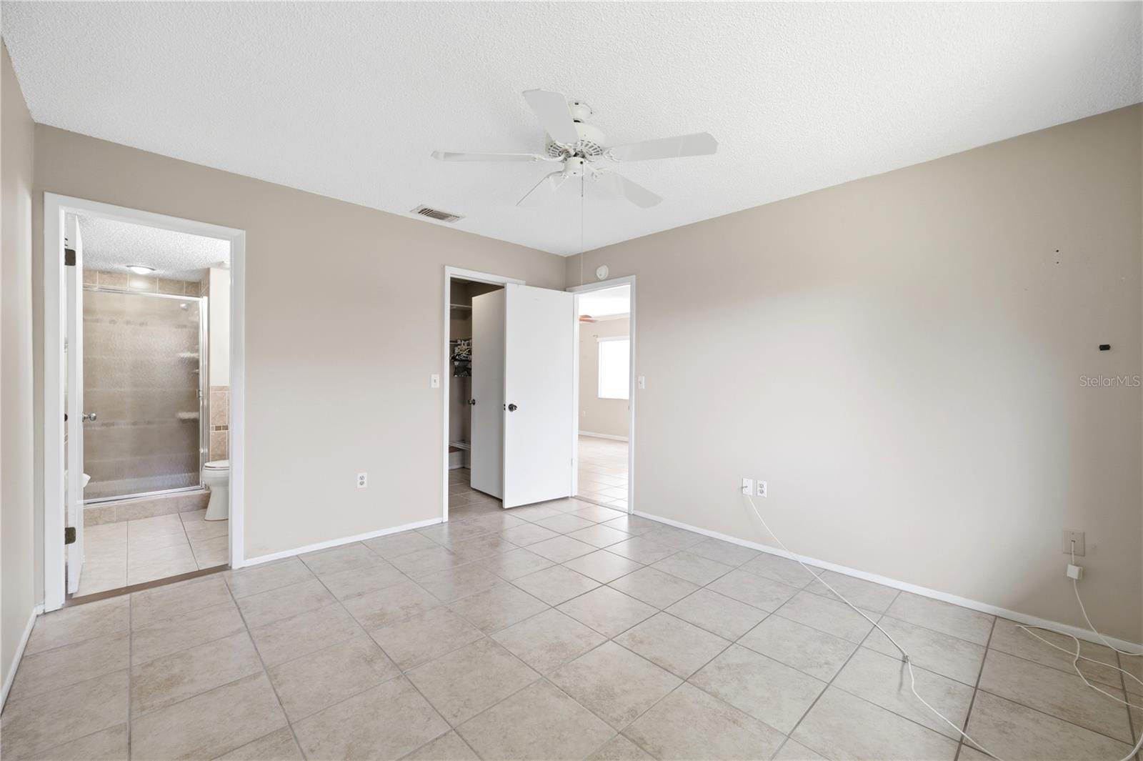 BEACON LAKES INC CONDO 5 - Residential