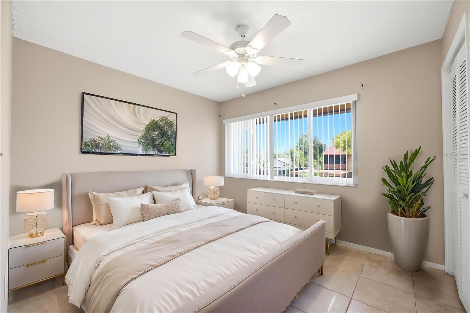 BEACON LAKES INC CONDO 5 - Residential