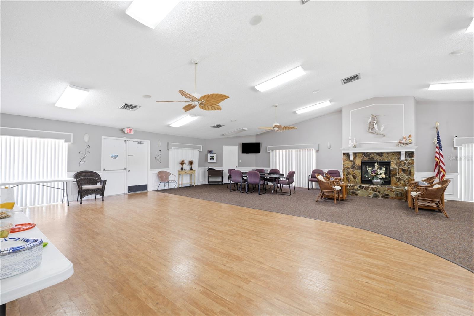 BEACON LAKES INC CONDO 5 - Residential