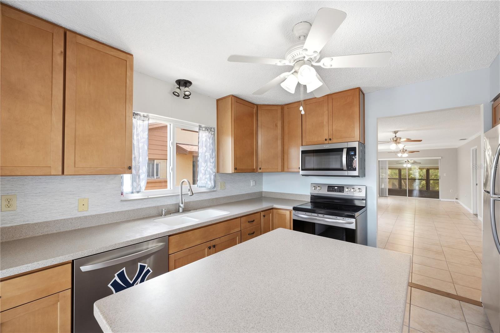 BEACON LAKES INC CONDO 5 - Residential