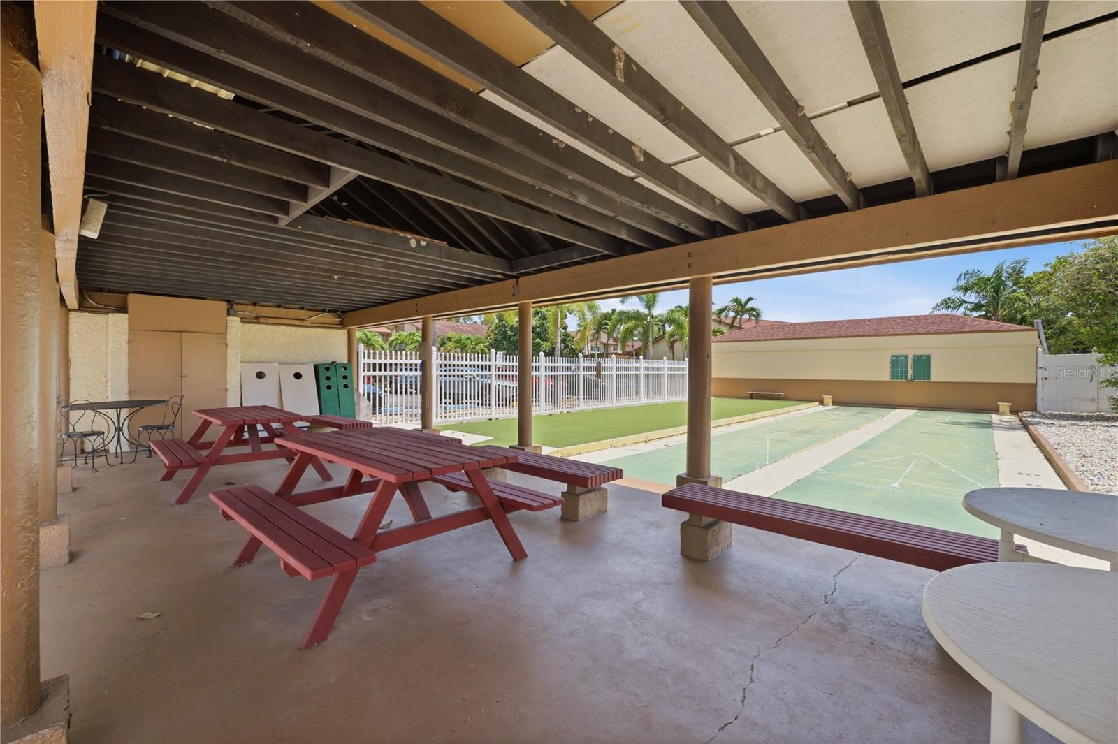 BEACON LAKES INC CONDO 5 - Residential