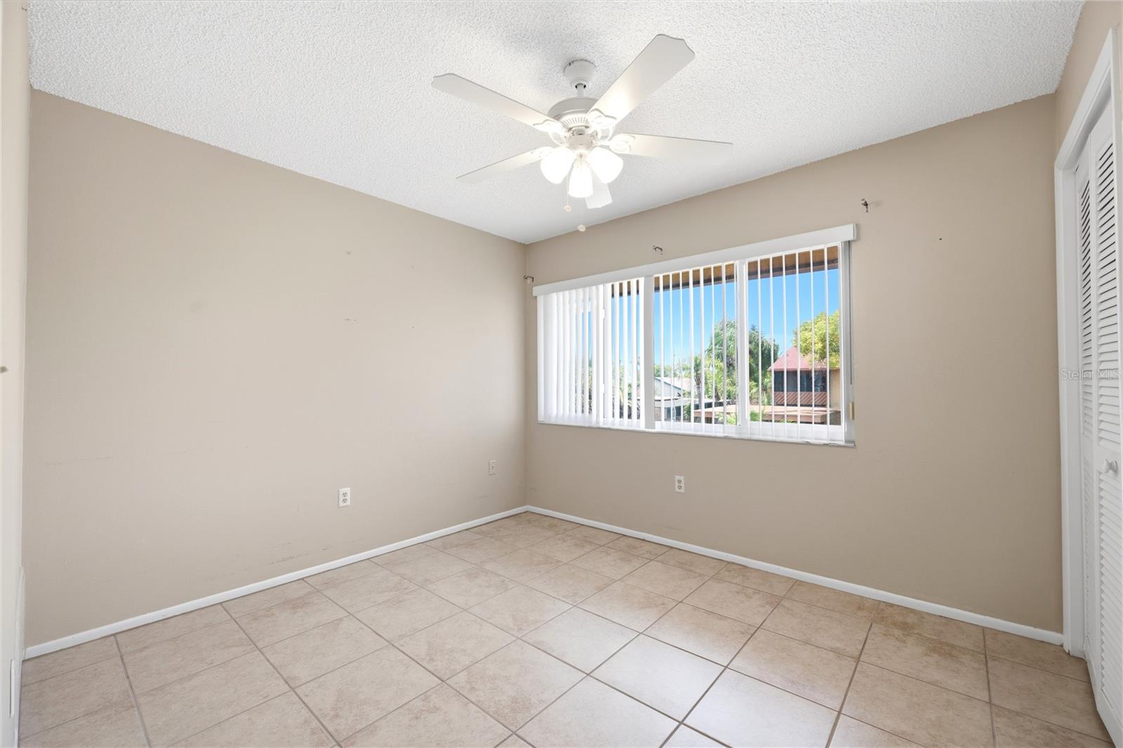 BEACON LAKES INC CONDO 5 - Residential