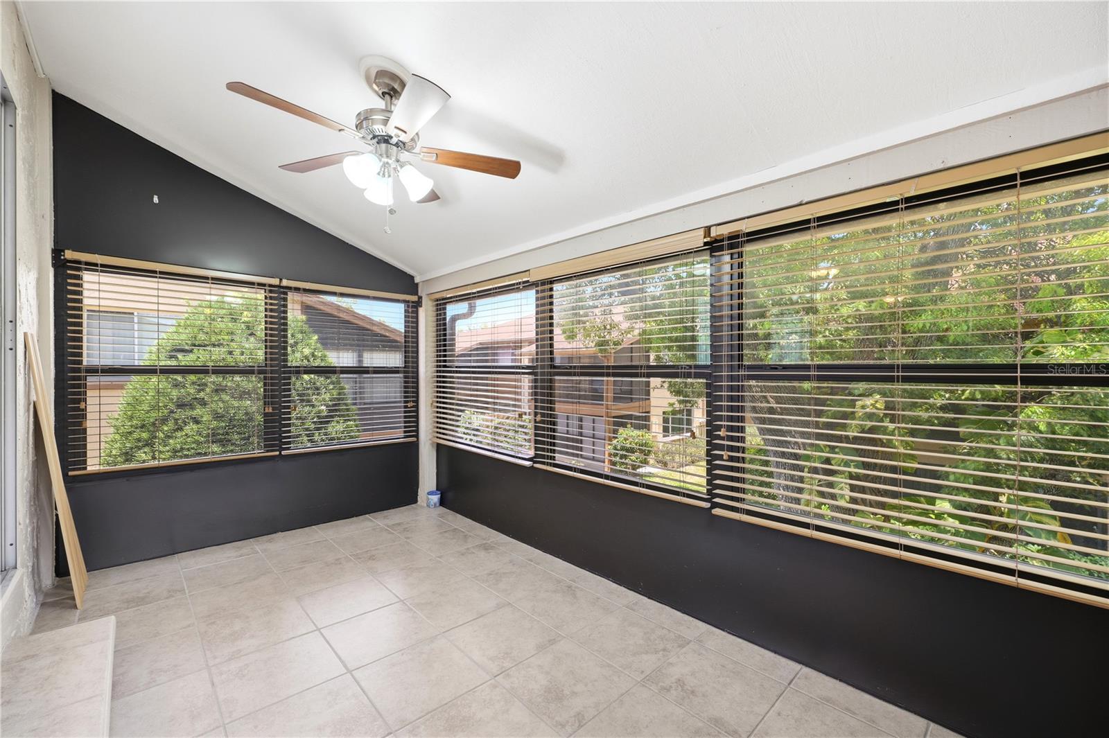 BEACON LAKES INC CONDO 5 - Residential