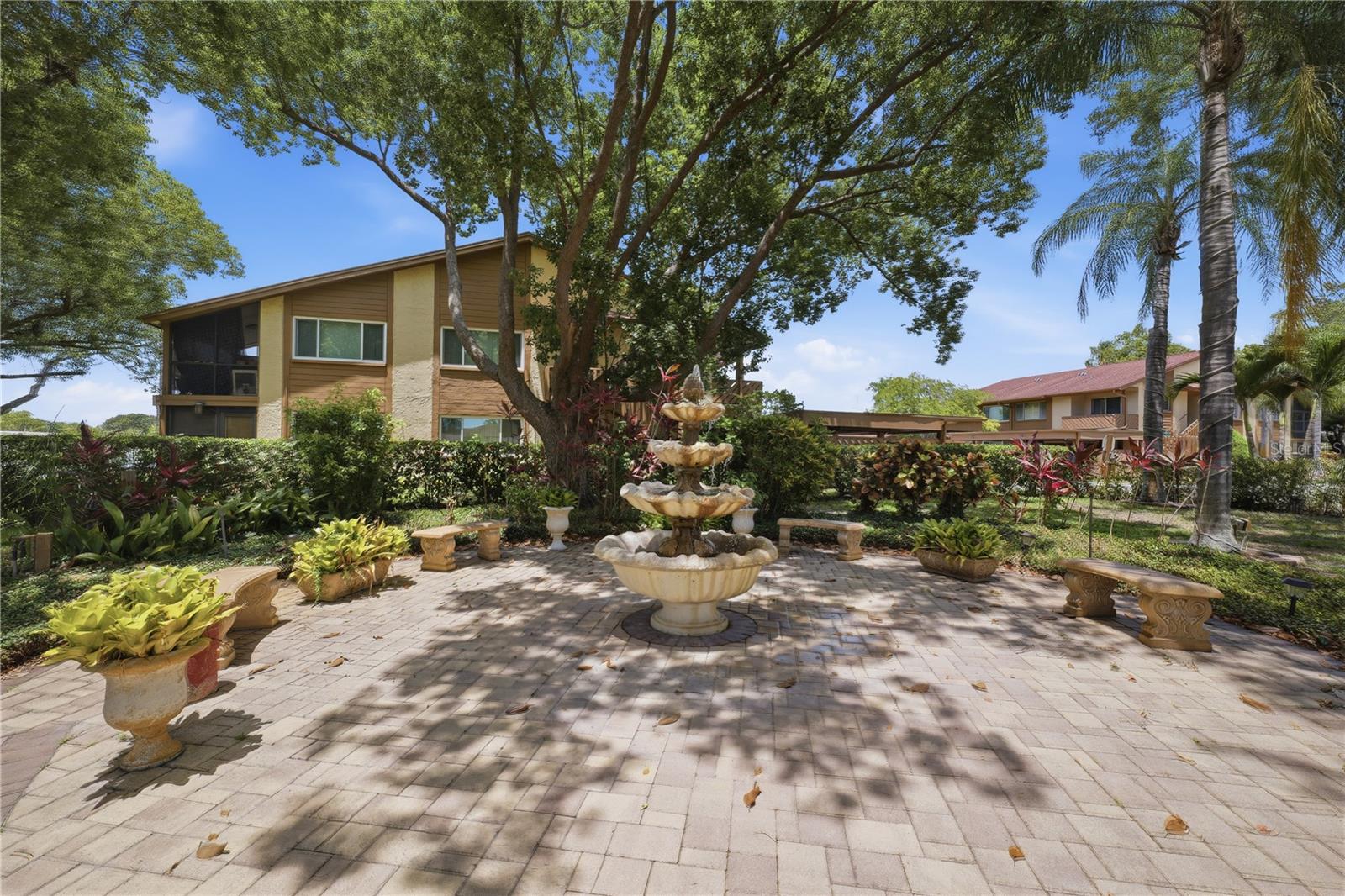 BEACON LAKES INC CONDO 5 - Residential