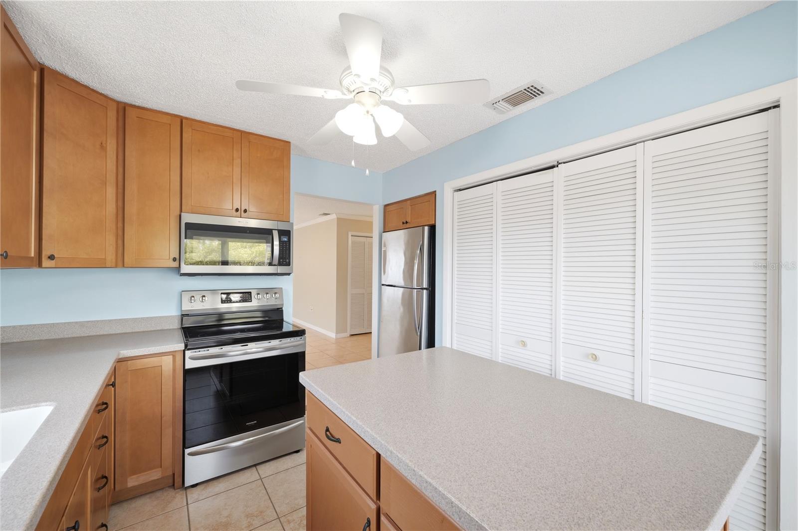 BEACON LAKES INC CONDO 5 - Residential