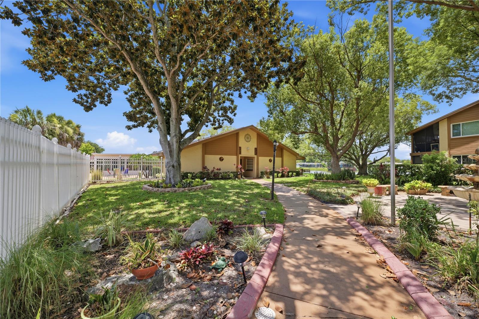BEACON LAKES INC CONDO 5 - Residential