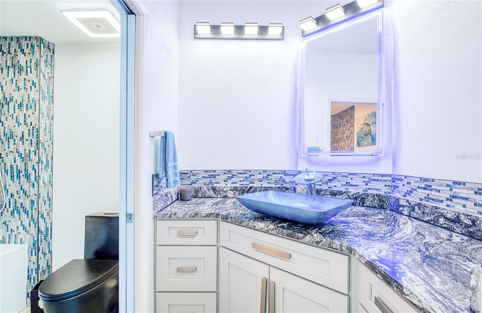 HARBOURSIDE CONDO - Residential