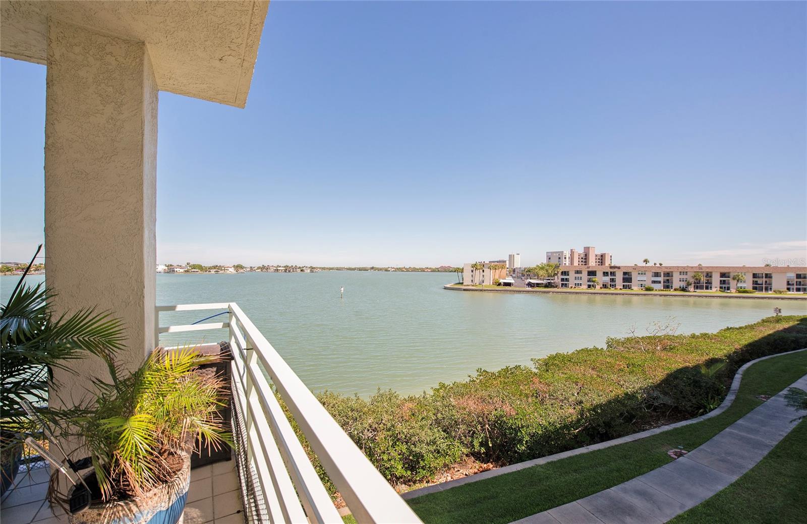 HARBOURSIDE CONDO - Residential